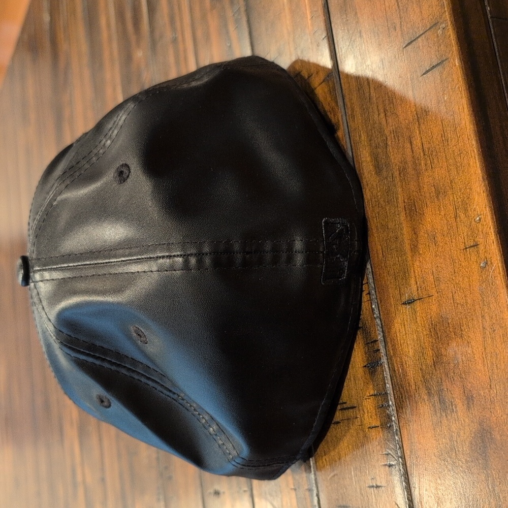 New Era 59fifty Faux Leather Yankees Hat - Picture 4 of 9